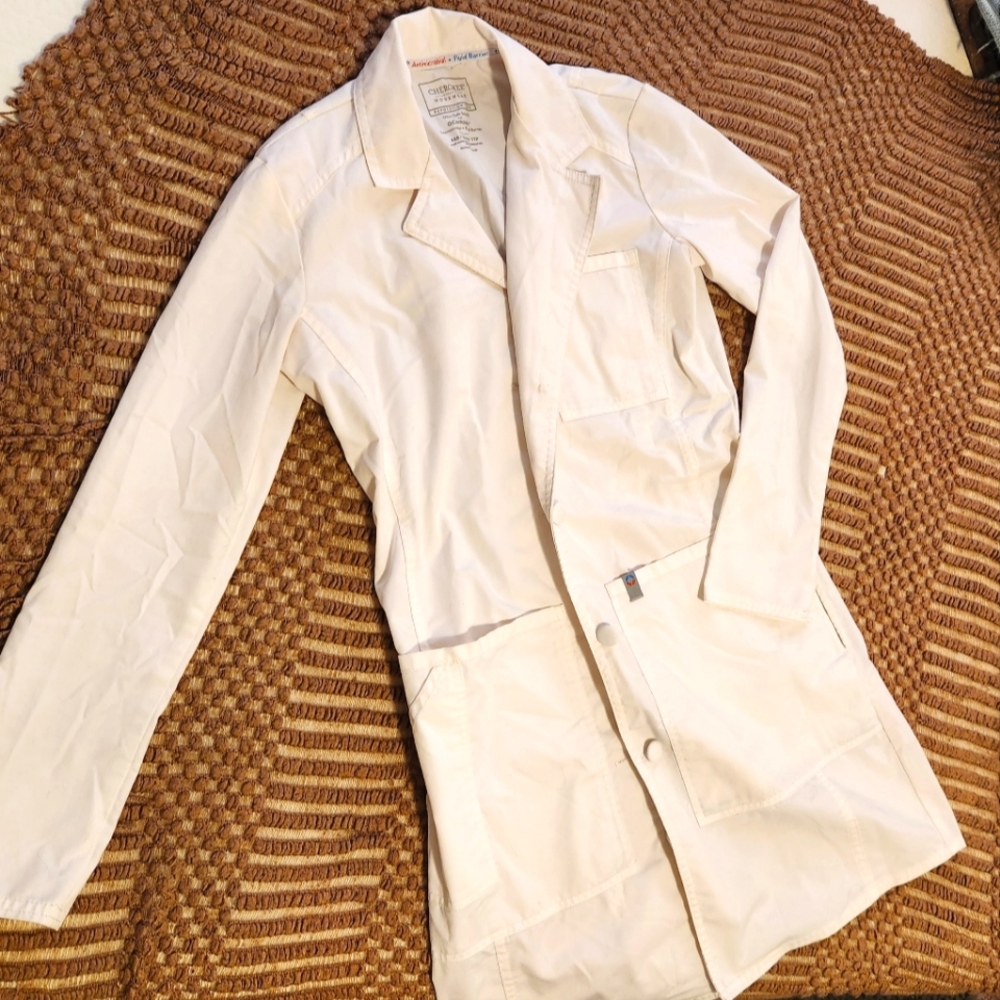 White Coat Cherokee XXS